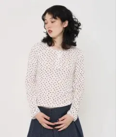 クリアボタン ヘンリーネックカットソー TINA：JOJUN