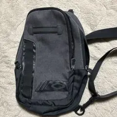 Oakley グレー ショルダーバッグ