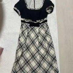黒と白のチェック柄半袖ワンピース