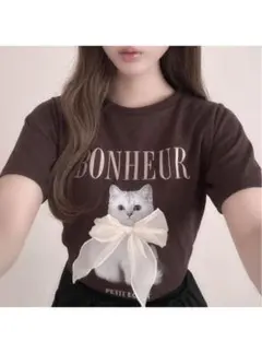 GRL キャットプリントリボンロゴ刺繍Tシャツ ブラウン