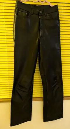 牛革 レザー 黒 カジュアルパンツ ジッパーフライ