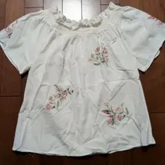 アースミュージックアンドエコロジー花柄刺繍 ホワイト 半袖ブラウス