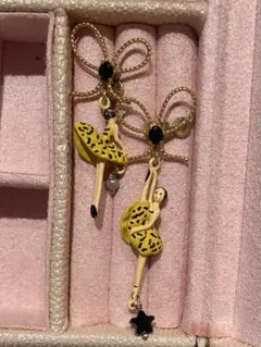 美品　希少　人気　レネレイド ピアス　バレリーナ　バレエ パリ・オペラ座150周年記念】レネレイド 金色のリボンとパールの