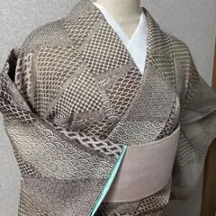 洗える着物　小紋 着物 正絹 袷 ブラウン幾何学模様 総柄　美品のサムネイル