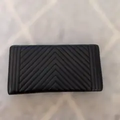 黒2つ折り長財布