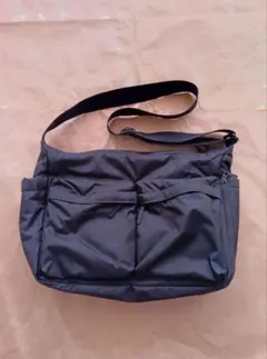 uniqloマルチポケットショルダーバッグ