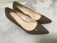 グレー エナメル ポインテッドトゥパンプス 22.5 Viola & Emma