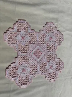 ハーダンガー刺繍ドイリー