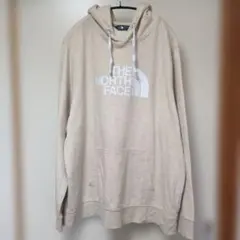 ベージュ パーカー