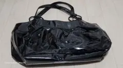 アニエスベーボヤージュのブラックエナメル素材のトートバッグ(大)