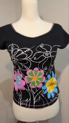 カラフル花柄刺繍 半袖Tシャツ 黒