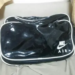 ナイキ エナメルバッグ