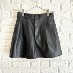 ザラ　フェイクレザーパンツ　ハイウエスト　タック入り　XS ブラック