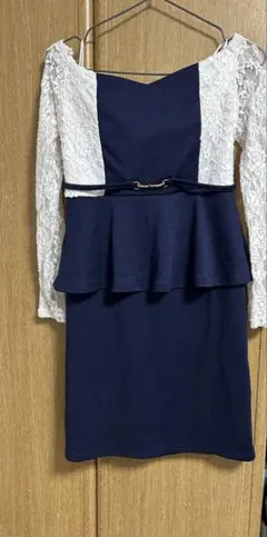 (解れ有)ネイビー・ホワイトの長袖ペプラムワンピース