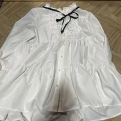 新品　ホワイトフリルリボンシャツ