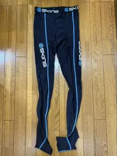 SKINS リカバリータイツ　ブラック/ブルー　Mサイズ