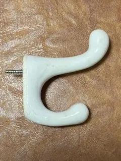 アンティーク陶器製 白磁フック 1個 昭和レトロ 古道具 帽子.コート掛け