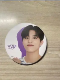 treasure ジョンウ Wonderland 缶バッジ