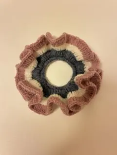 ハンドメイド　編み物　毛糸フリルシュシュ