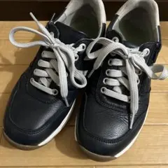 ネイビー　スニーカー