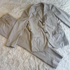 ベージュ スーツ