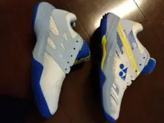 ジュニア　Yonex バドミントンシューズ　21センチ ホワイト/ブルー