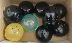 ガチャガチャ　カプセル　9個セット　黒＋色付きガシャポン　カプセルトイ
