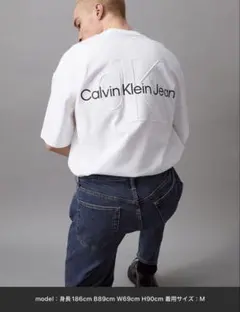 【Calvin Klein Jeans】ユニセックス エンボスロゴ Tシャツ