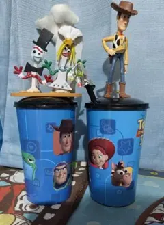 トイストーリー5』 ドリンクカップ ジェシー フォーキー - メルカリ