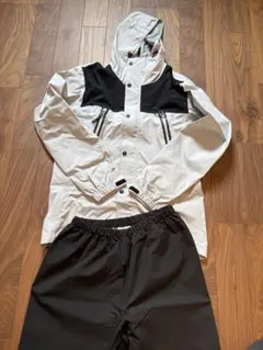 ホワイト ブラック マウンテンパーカー