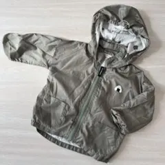 フード付き　ジャケット カーキ　ベビー　コンパクトになるので持ち運びに便利！