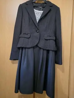 黒のジャケットとワンピースとスカートセット