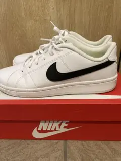 NIKEスニーカーコートロイヤル2 NN ホワイト ブラックDH3160-101