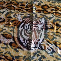 トラ柄シルク風スカーフ 約1mx 1m