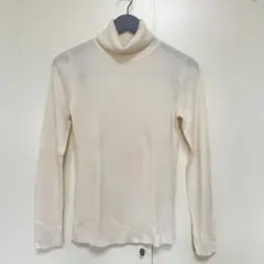 GU アイボリー タートルネック リブ編みセーター