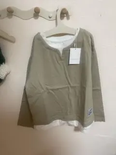 ベージュ 長袖カットソー 重ね着風