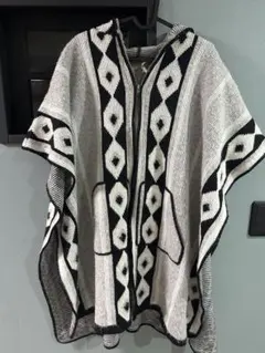 フード付き幾何学模様ポンチョ