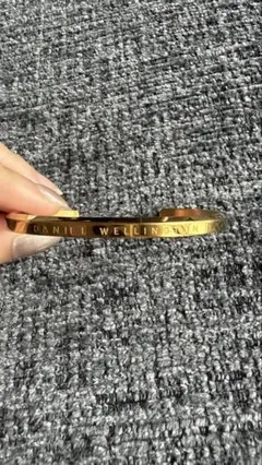 DANIEL WELLINGTON ゴールドバングル