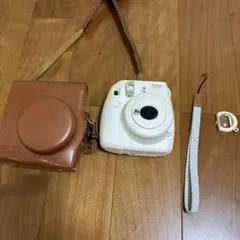 インスタックスミニ8+ 革のケース付き