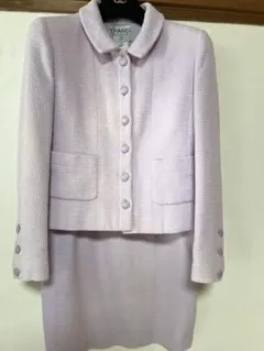 CHANEL レアなピンクアイボリー ツイードスーツ - メルカリ