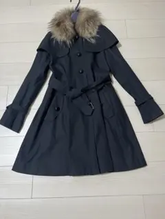 ブルーレーベルクレストブリッジ　黒トレンチコート