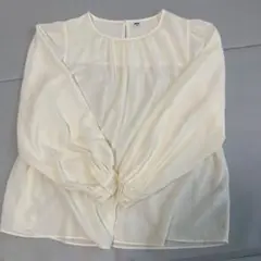 美品　ユニクロ シフォンブラウス Sサイズ（アイボリー）　透け感あり