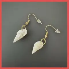 【新品未使用】小さめ貝がらピアス 揺れる ゴールドフック 両耳用