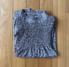 花柄 シャーリングハイネックブラウス