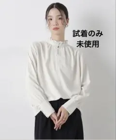 未使用品 ナノユニバース 前後2wayスタンドカラーギャザーブラウスのサムネイル