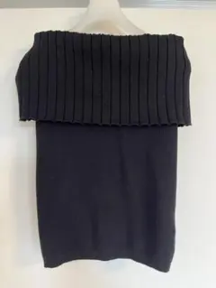 オフショルダー 黒 ノースリーブニット