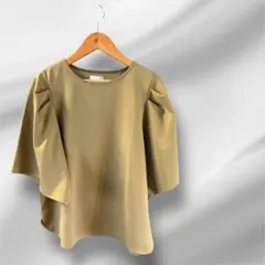 【美品】LAKOLE フレアスリーブ 半袖トップス カーキ M きれいめ 上品