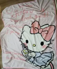 ハローキティ　毛布　縦約170cm×横約150cm