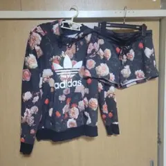 adidas フラワープリント パーカー ショートパンツ