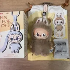 ラブブ　THE MONSTER PIN FOR LOVE イニシャルB